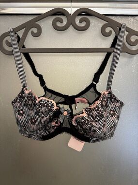 Agent Provocateur Black & Pink Greta Embroidered Underwire Bra